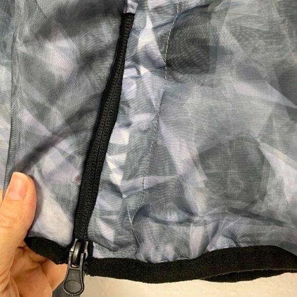 Champion C9 Holographic Pullover Windbreaker size xsmall - Picture 5 of 6
